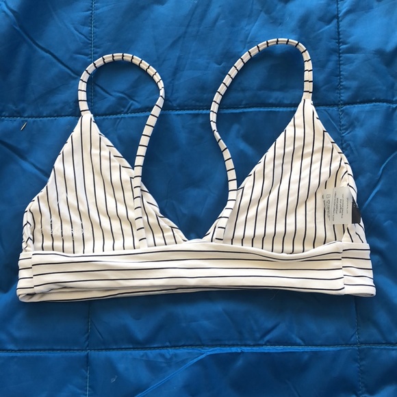 SOLD Top - Picture 2 of 3